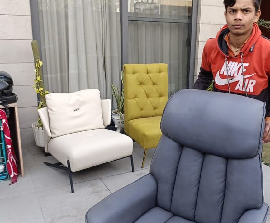 Recliner and accent chairs after upholstery cleaning by the Rakesh Sofa Dry Clean team